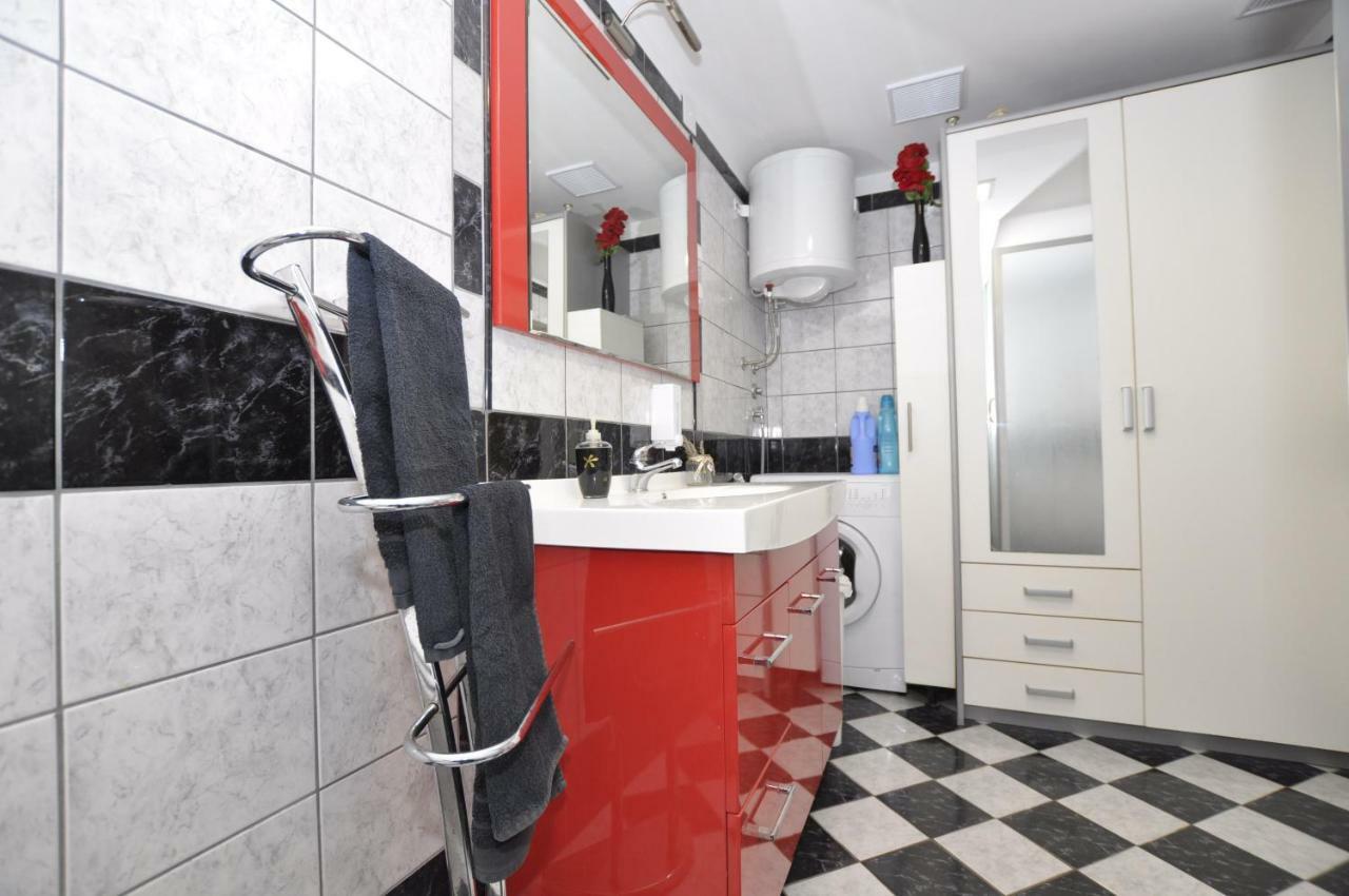 Apartment Toya Слатине Екстер'єр фото