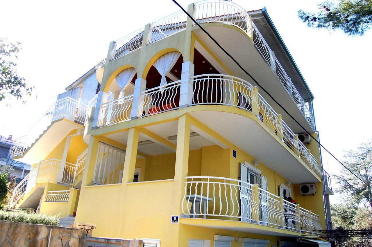 Apartment Toya Слатине Екстер'єр фото