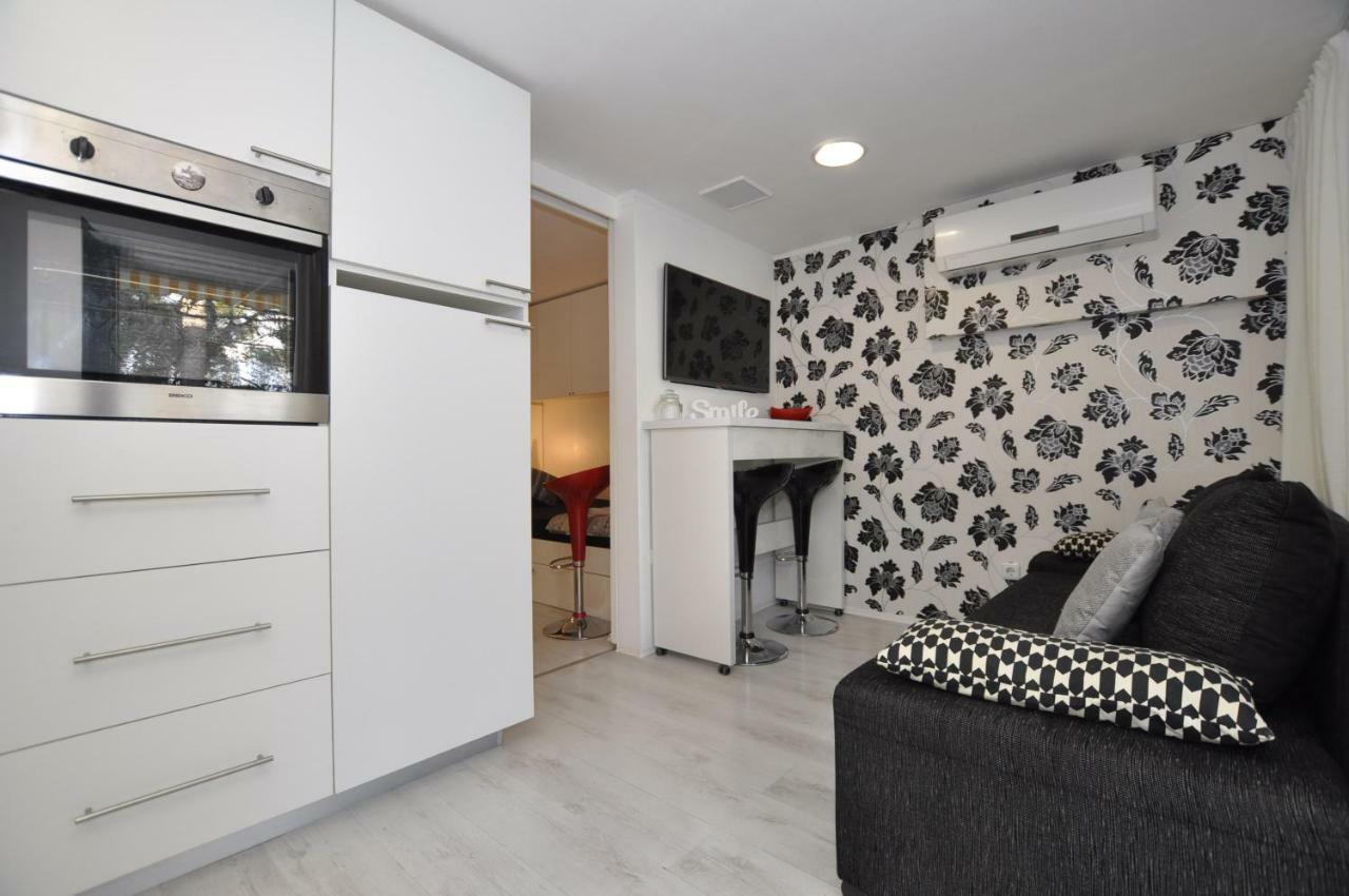 Apartment Toya Слатине Екстер'єр фото