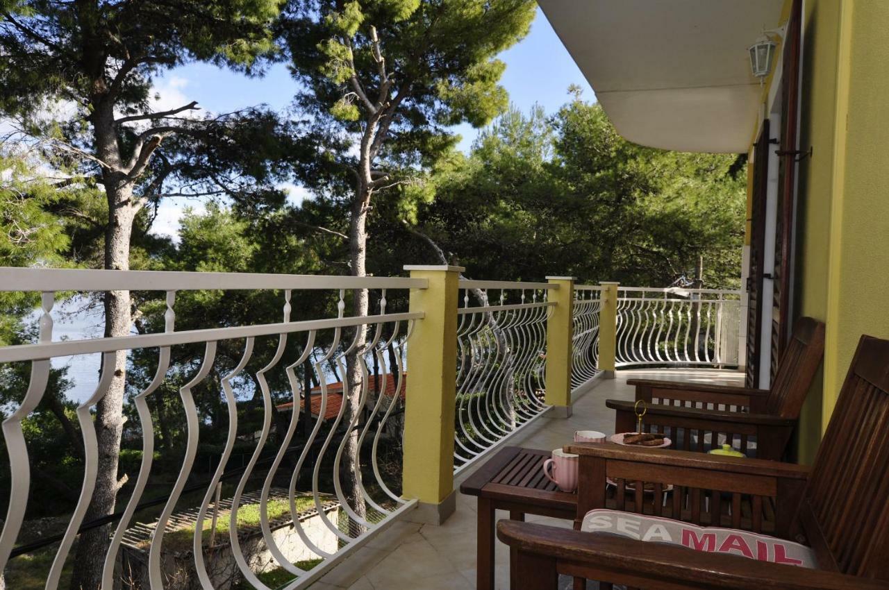 Apartment Toya Слатине Екстер'єр фото