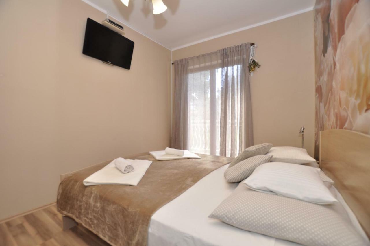 Apartment Toya Слатине Екстер'єр фото