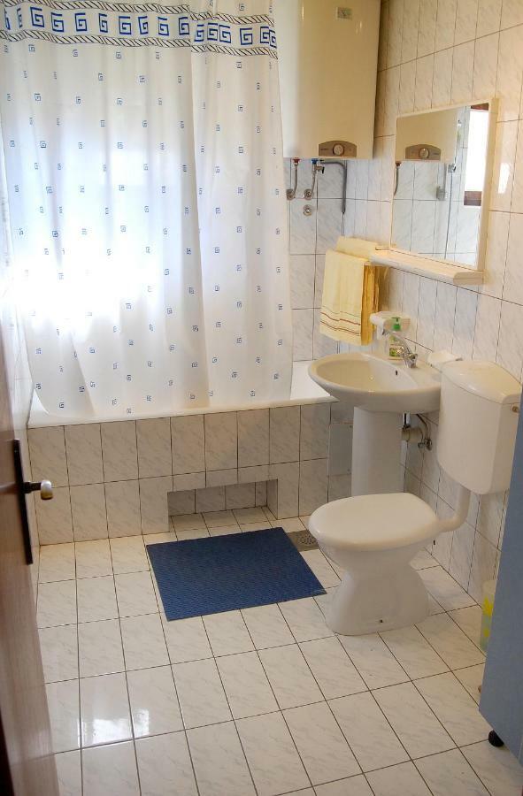 Apartment Toya Слатине Екстер'єр фото