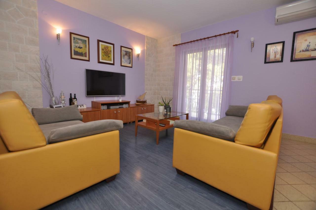 Apartment Toya Слатине Екстер'єр фото